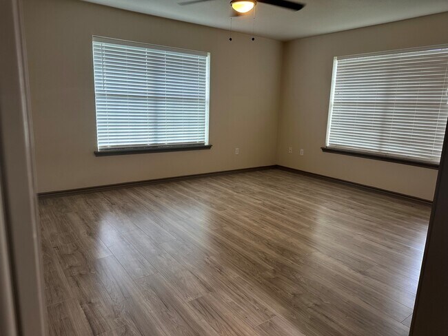 Photo - 209 Travis St