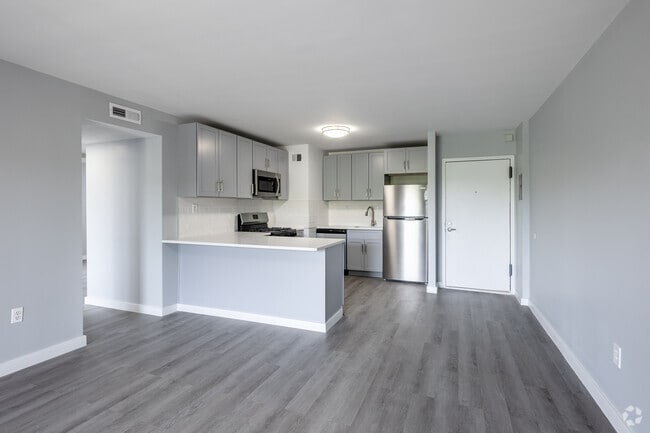 2BR 1BA