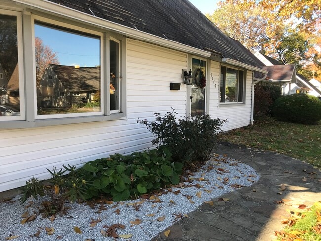 Photo - 1740 Hanover St