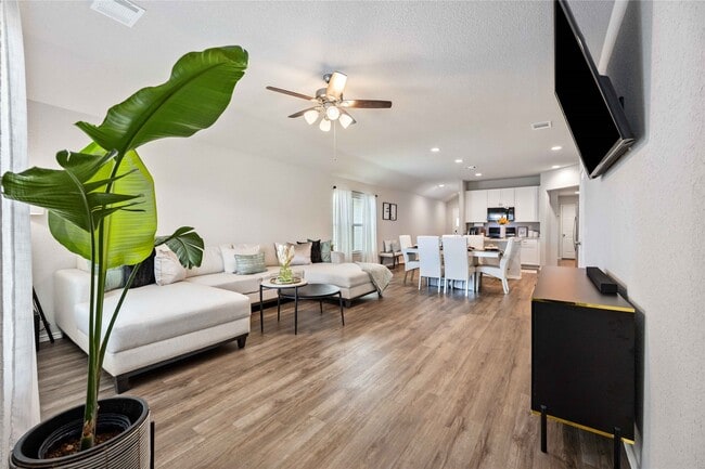 Building Photo - 10527 Meadow Saffron Dr