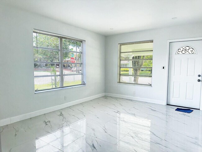 Photo - 425 SW 18th Ave