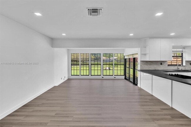 Building Photo - 418 S 57th Way Rental
