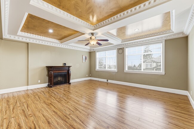 Photo - 12008-12097 97 Ave