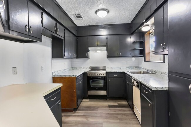 Photo - 309 Hewitt Rd Unit B