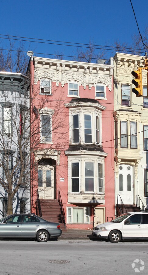 Photo - 289 Clinton Ave