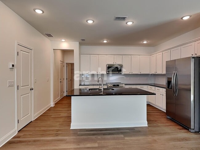 Photo - 161 Sapling Way