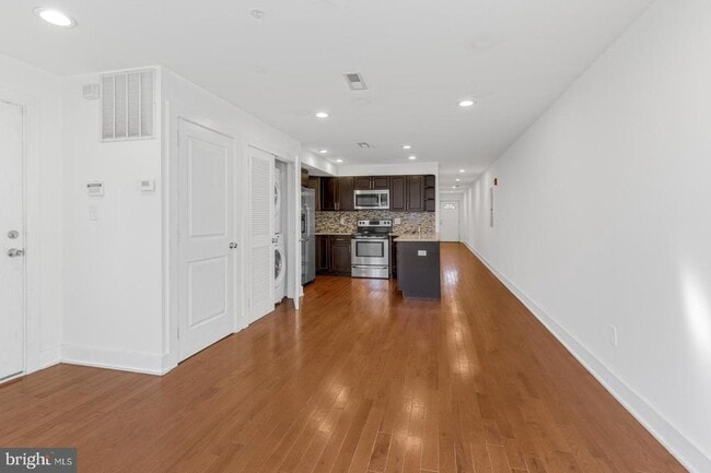 Building Photo - 1228 N 25th St Unit 8