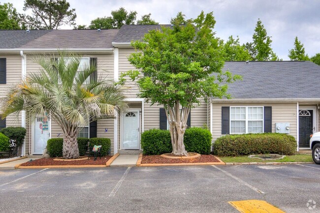 Building Photo - 2 Bedroom 2.5 Bath Townhouse
