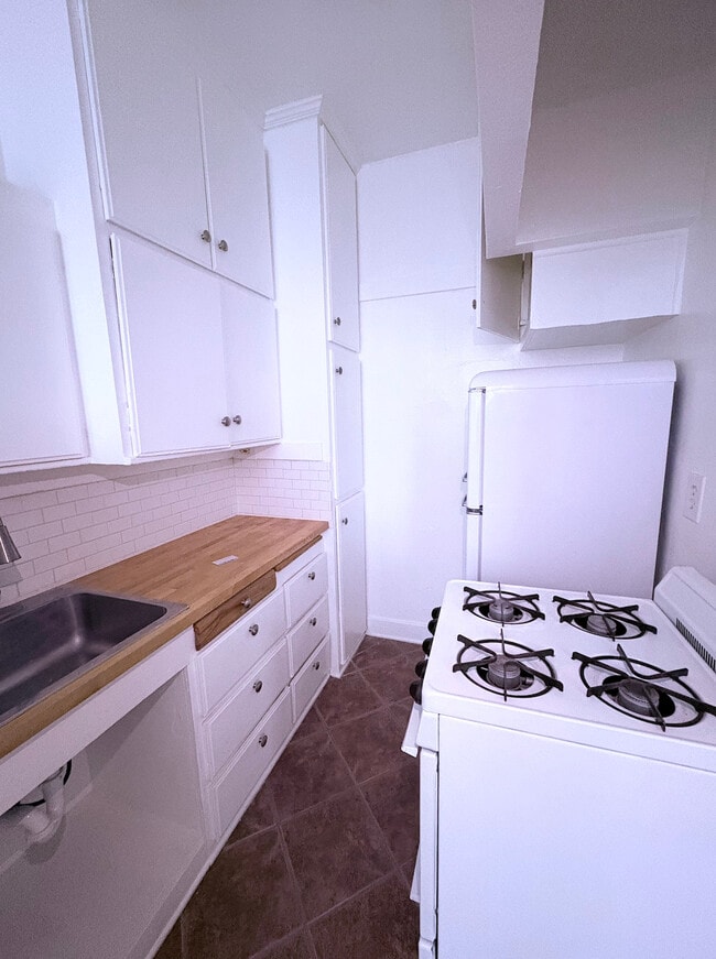 Kitchen Magic - Ocean View Apartments