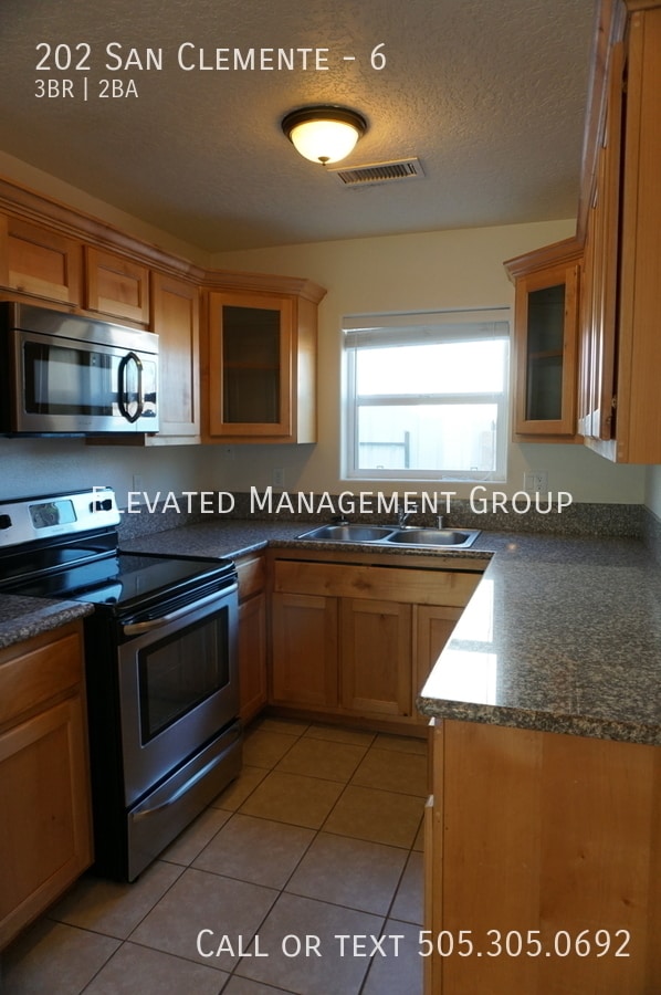 Building Photo - 202 San Clemente Ave NW Unit 6