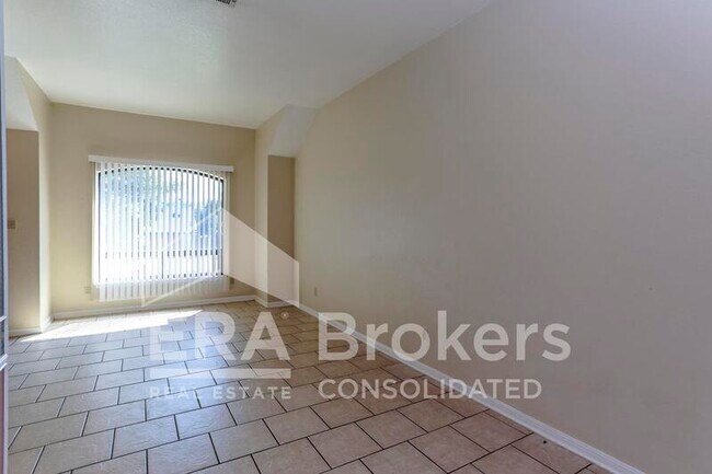 Photo - 800 Silver Creek Dr