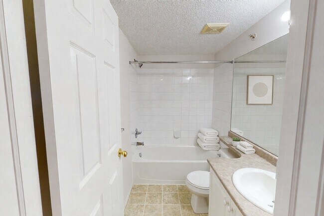 Photo - The Pointe at Applewood