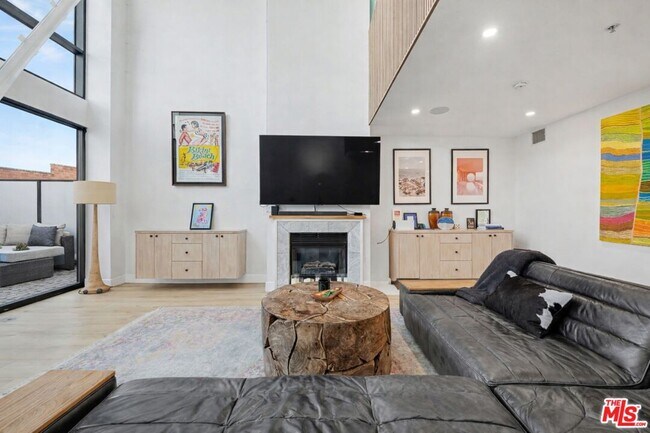 Building Photo - 700 Main St Unit 5