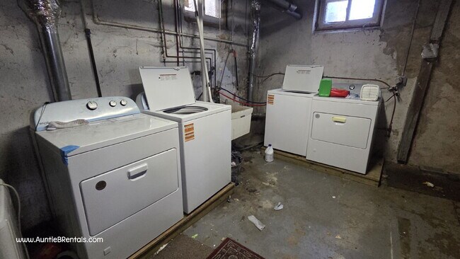 Photo - 2BR 1BA Beautiful Triplex Upper Unit - VIDEO TOUR