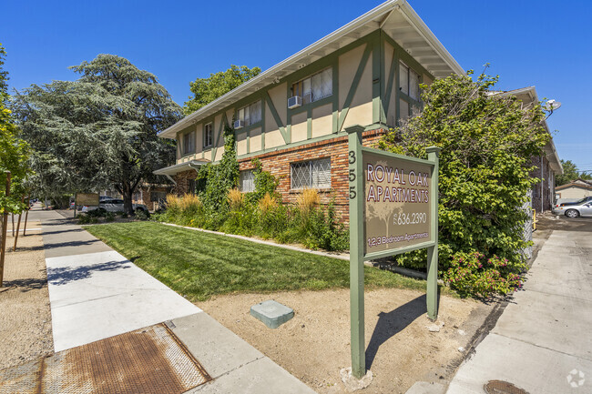 Building Photo - Royal Oak Apartments