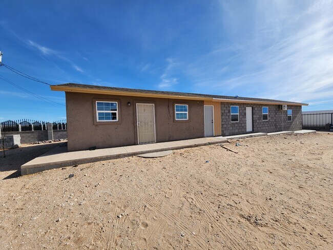 Photo - 15120 Perlite Dr Unit B