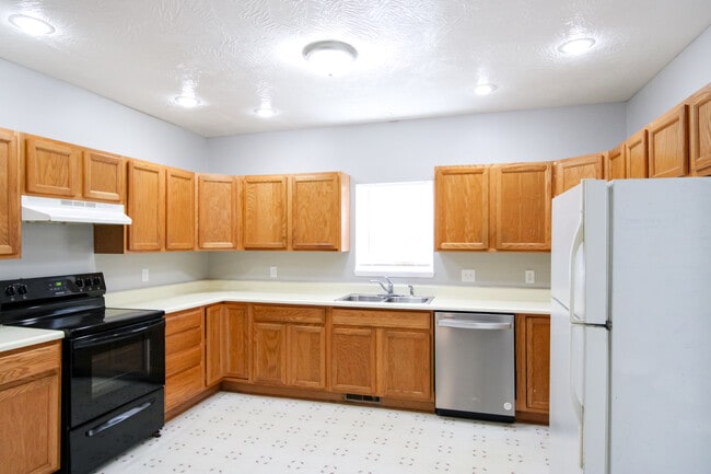 Photo - 613 S Main Ave