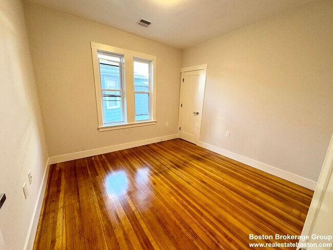 Photo - 147 E Cottage St Unit 2