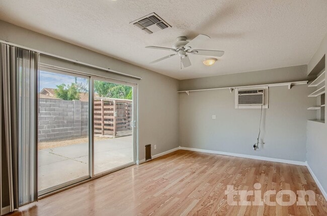 Photo - 2612 E Glade Ave