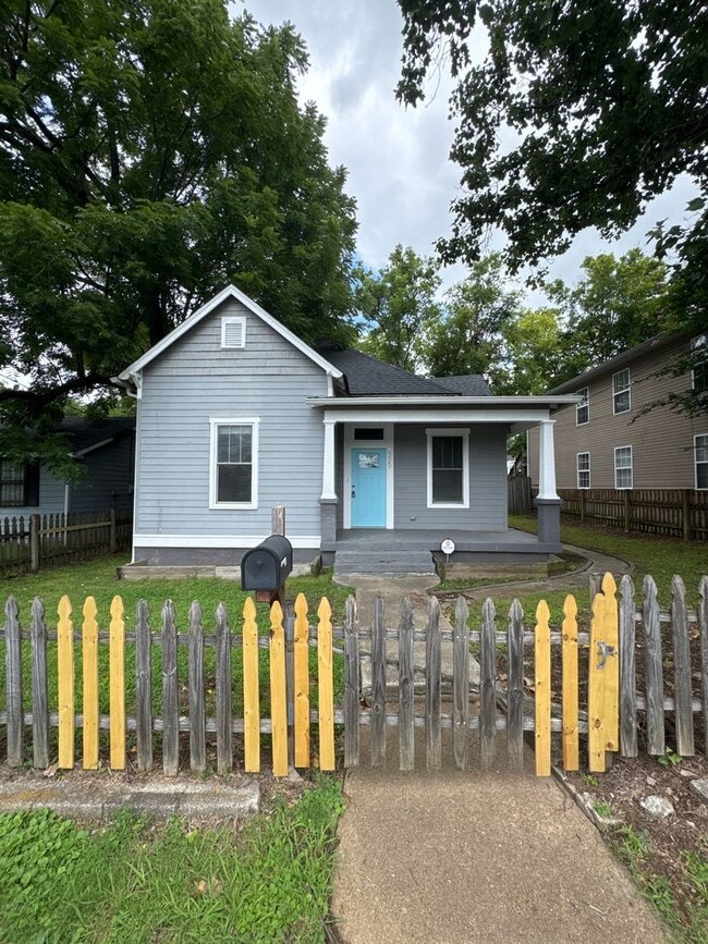 Building Photo - Renovated 3BR/2BA Home in Cleveland Park – Minutes to Downtown Nashville!