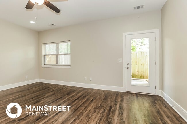 Photo - 110 Hartsville Ct