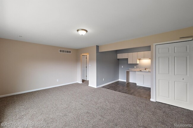 Photo - 25340 Shiawassee Cir Unit Shiawassee Condos