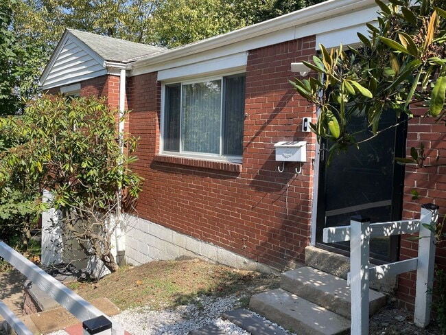 630 Dornbush St