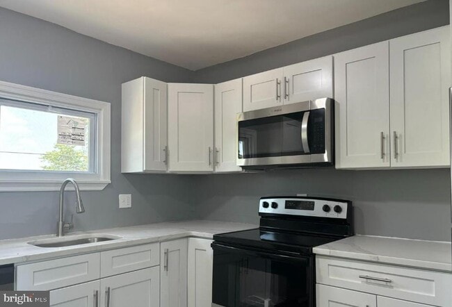 Photo - 32 Edgewater Ave Unit B
