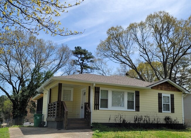 Photo - 3237 Gifford St