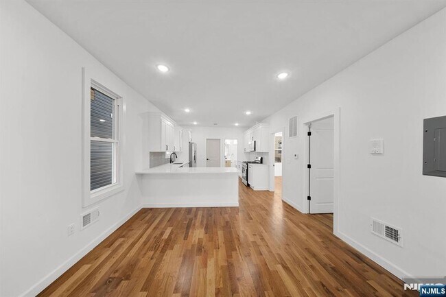 Photo - 319 William St