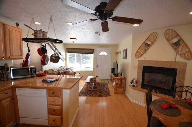Photo - 410 Tenderfoot St