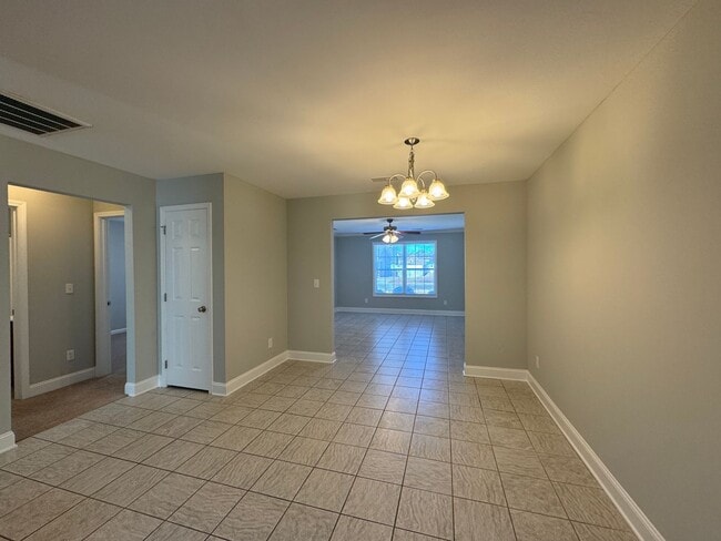 Photo - MOVE-IN READY! **MOVE-IN Special $250 off the 1st full month's rent.**