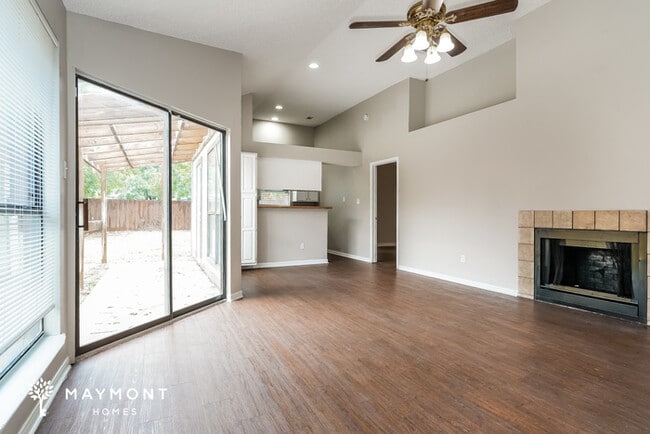 Photo - 4713 Poppy Dr E