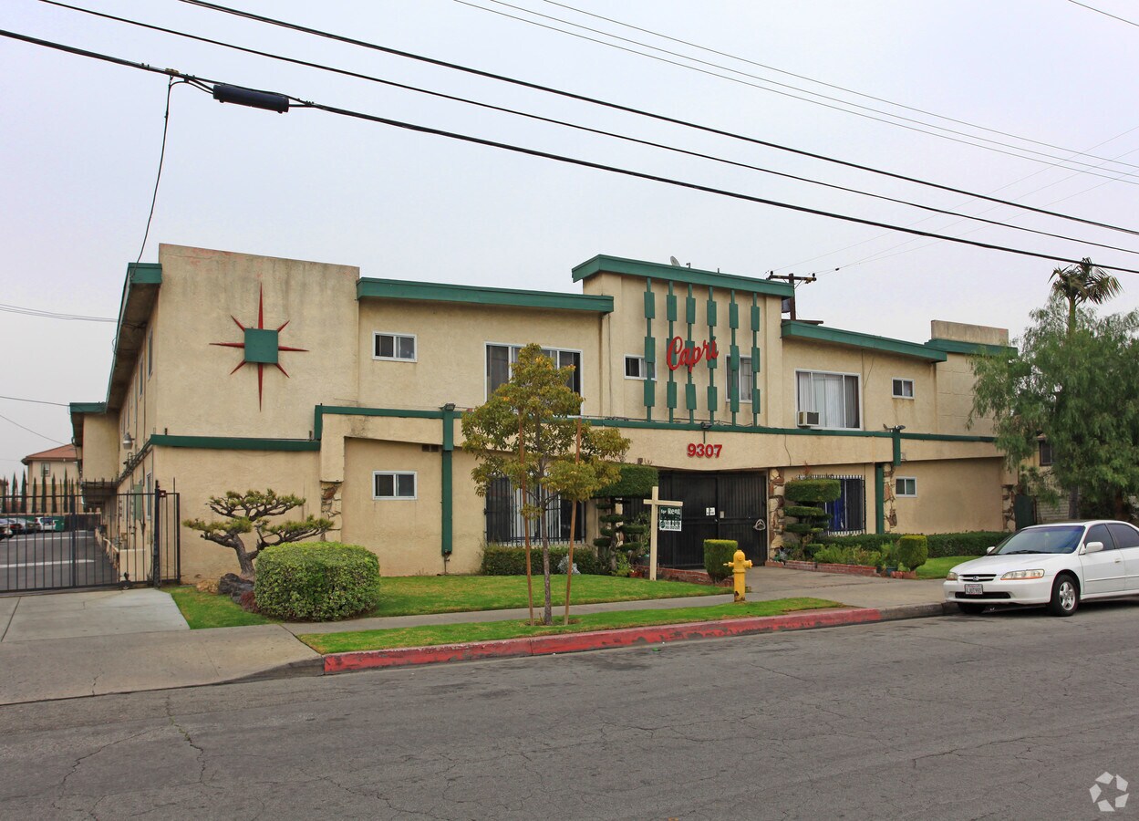 Capri Apartments - Capri Apartments