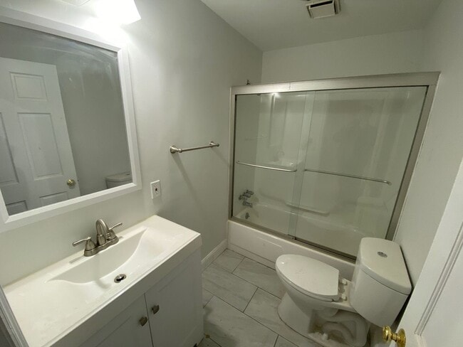 Photo - 1445 Worthington St Unit B