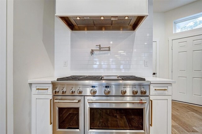 Photo - 306 E 28th St