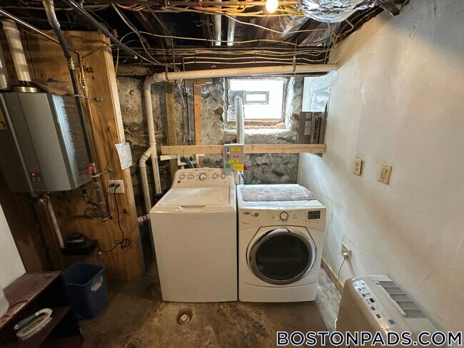 Building Photo - 17 Holman St Rental