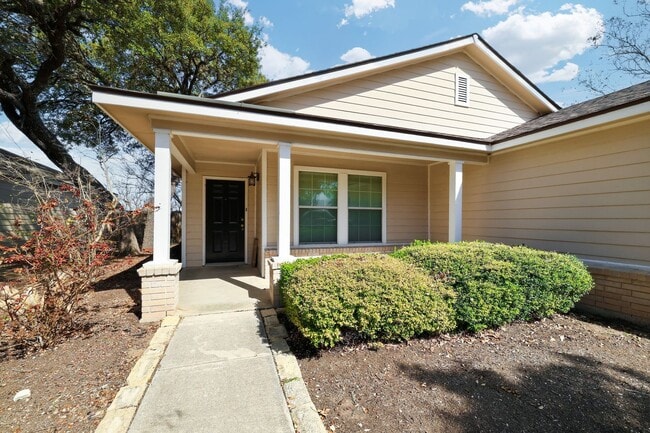 Photo - ***MOVE IN SPECIAL ONE WEEK FREE***Sophisticated Living Near Bamberger Nature Trails