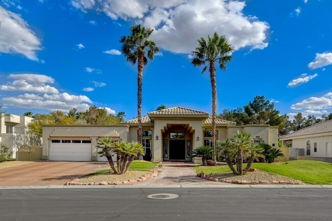 Building Photo - A luxurious 5 Bedroom House with a Casita & a Sparkling pool at Ten Oaks Estates