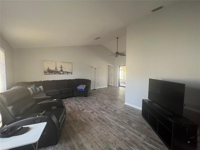 Photo - 470 Strasburg Dr