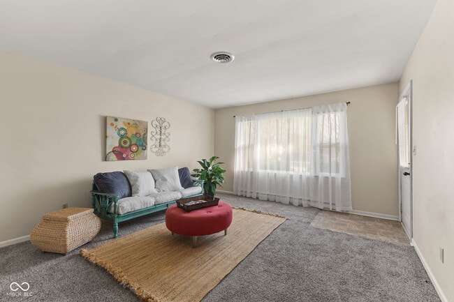 Photo - 296 Heritage Dr