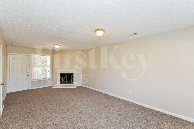 Photo - 5205 Alexander St