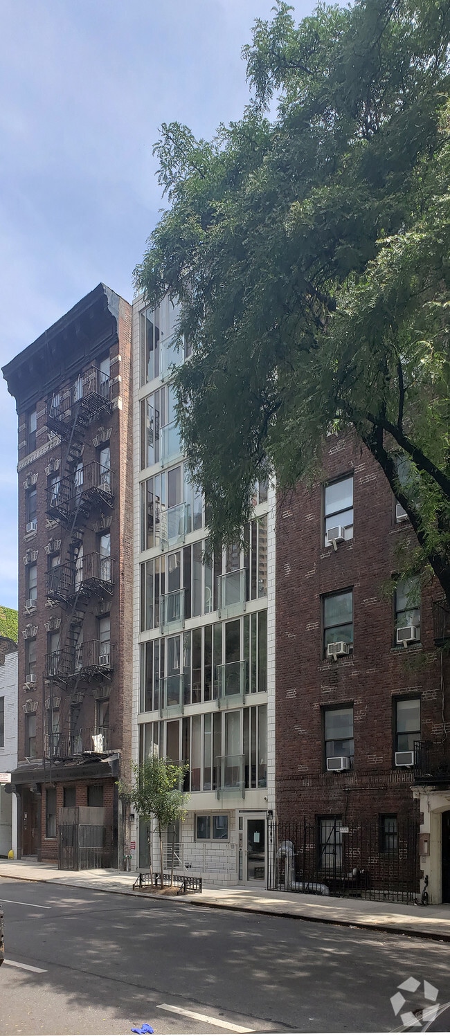 Photo - 409 W 45th St Apartments