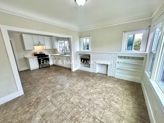 Photo - 702 E Burnett St