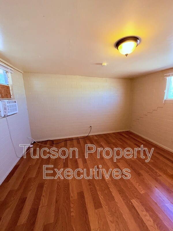 3274 E Benson Hwy