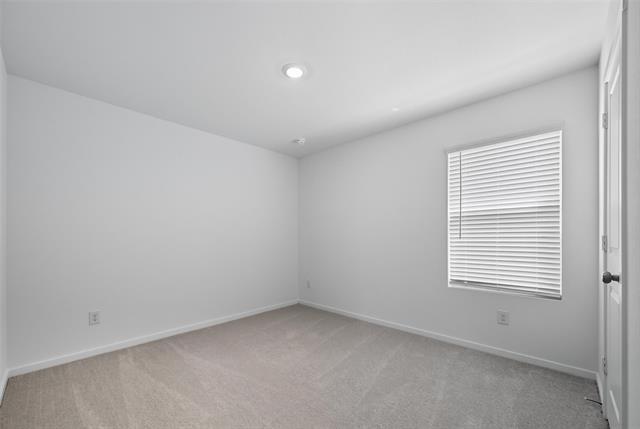 Photo - 421 Finch Cir