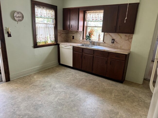 Photo - 112 N 6th Ave
