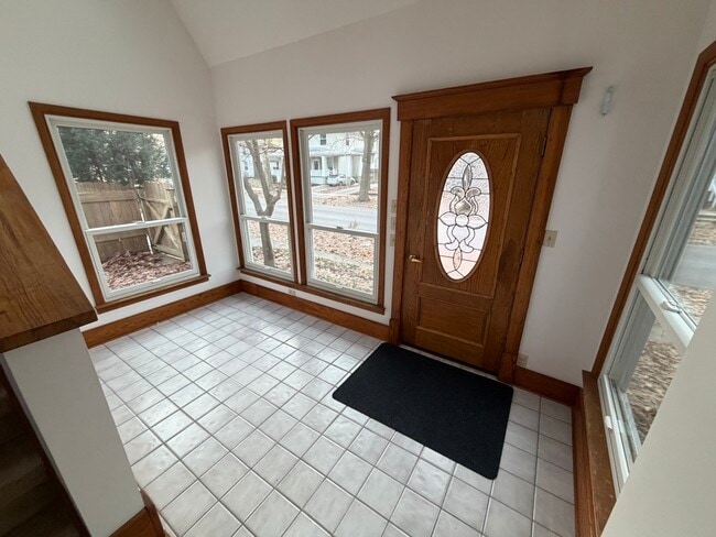 Photo - 410 W Illinois St