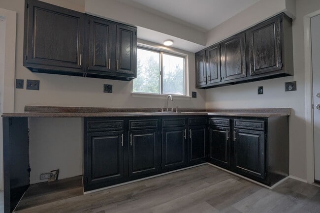 Photo - 15841 Dort St