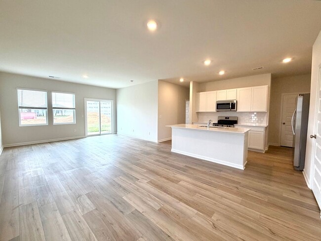 Photo - 900 Moray Ln